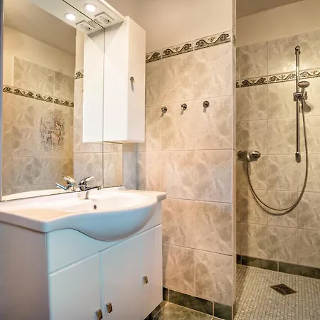 Hof Nahe Kummerower Apartman